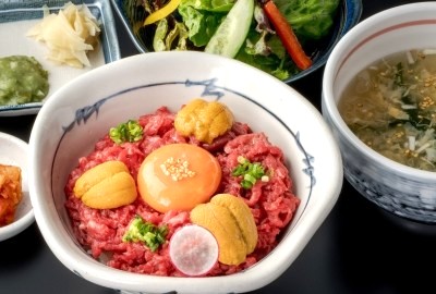 生うにユッケ丼ランチ